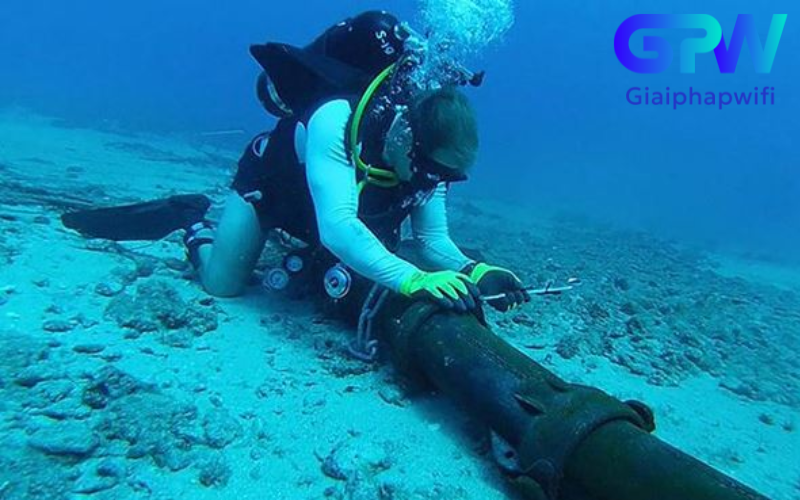 Một trong những sự cố bất khả kháng khiến mạng chậm là đứt cáp quang biển, ảnh hưởng trực tiếp đến tốc độ của mạng.