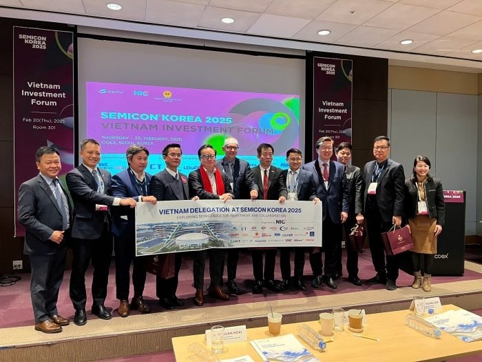 1762163063_FPT-Proposes-Building-a-Sustainable-Vietnam-Korea-Semiconductor-Ecosystem-at-SEMICON-Korea-2025-FIS-1-1740555484.jpg